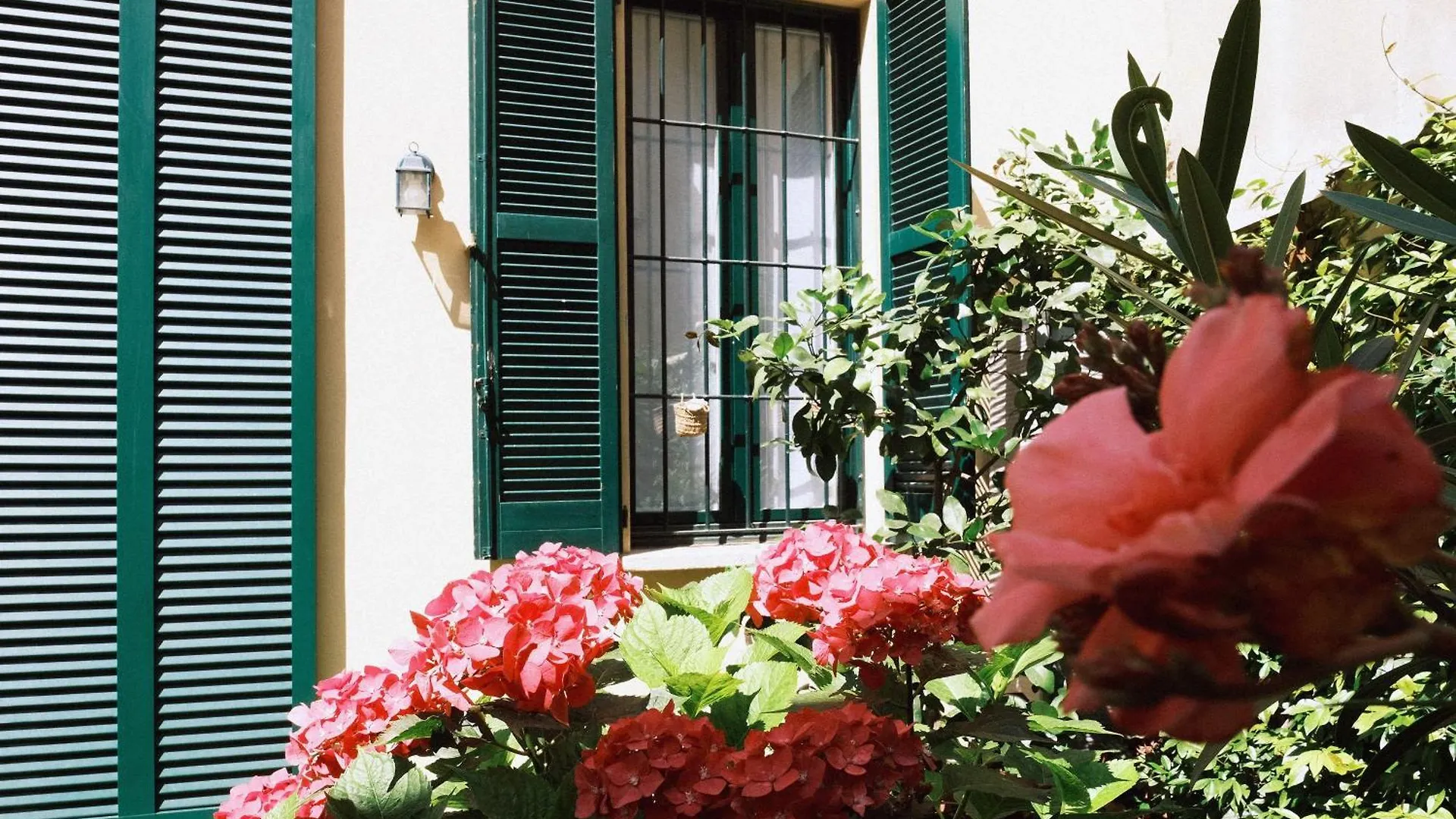 Comecasa Flowery Terraced Apartment Milan